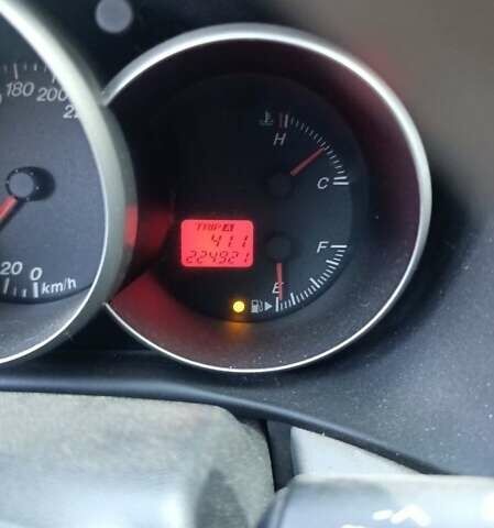 Зеленый Мазда 3, объемом двигателя 1.6 л и пробегом 250 тыс. км за 4100 $, фото 3 на Automoto.ua