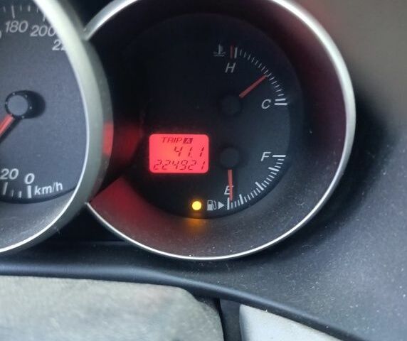 Зеленый Мазда 3, объемом двигателя 1.6 л и пробегом 250 тыс. км за 4100 $, фото 5 на Automoto.ua