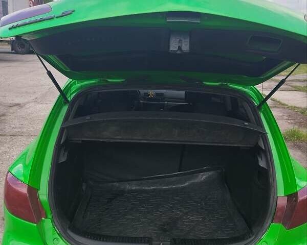 Зелений Мазда 3, об'ємом двигуна 1.4 л та пробігом 260 тис. км за 3200 $, фото 10 на Automoto.ua