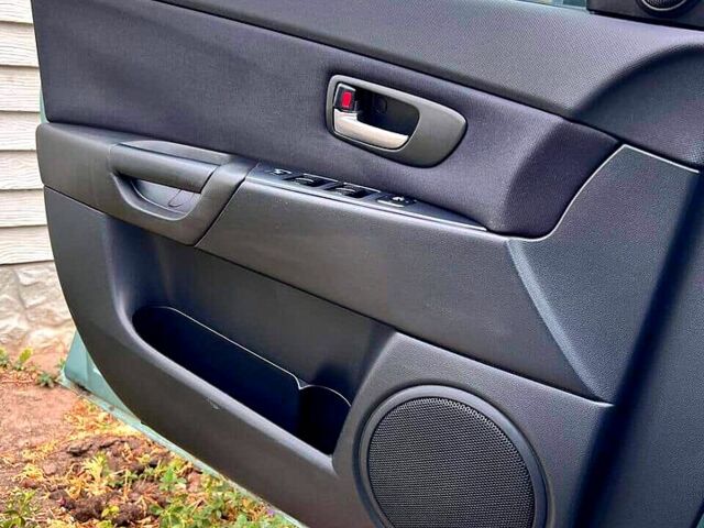 Зеленый Мазда 3, объемом двигателя 1.6 л и пробегом 227 тыс. км за 4500 $, фото 4 на Automoto.ua