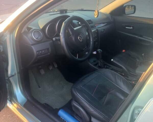 Зеленый Мазда 3, объемом двигателя 2 л и пробегом 177 тыс. км за 5600 $, фото 4 на Automoto.ua
