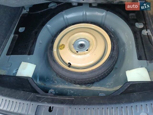 Зелений Мазда 3, об'ємом двигуна 1.6 л та пробігом 254 тис. км за 4200 $, фото 16 на Automoto.ua