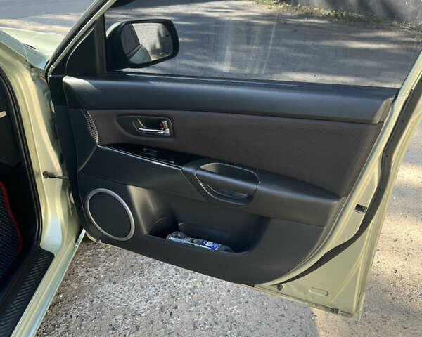 Зелений Мазда 3, об'ємом двигуна 1.6 л та пробігом 275 тис. км за 6200 $, фото 24 на Automoto.ua