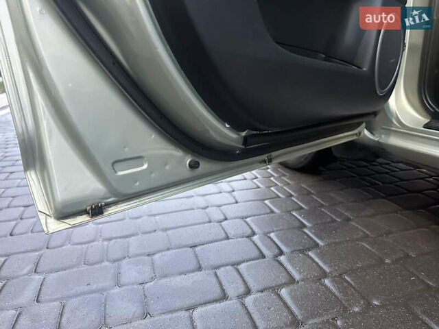 Зеленый Мазда 3, объемом двигателя 1.6 л и пробегом 238 тыс. км за 5200 $, фото 12 на Automoto.ua