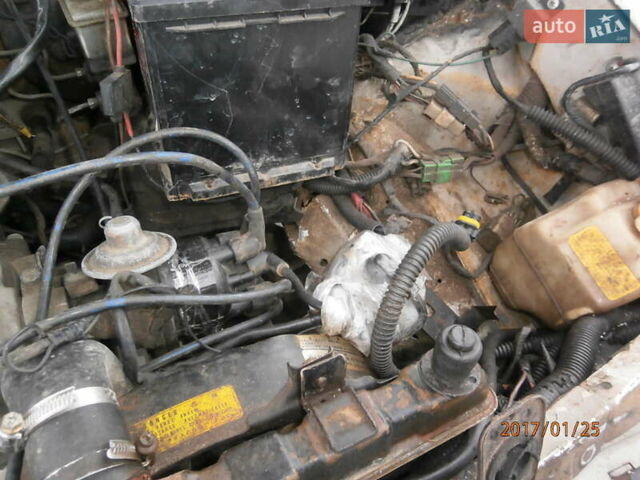 Белый Мазда 323, объемом двигателя 1.5 л и пробегом 333 тыс. км за 300 $, фото 30 на Automoto.ua