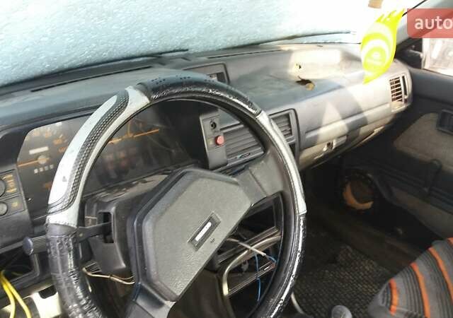 Белый Мазда 323, объемом двигателя 1.5 л и пробегом 333 тыс. км за 300 $, фото 4 на Automoto.ua