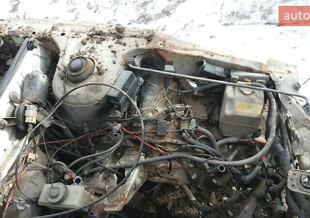 Белый Мазда 323, объемом двигателя 1.5 л и пробегом 333 тыс. км за 300 $, фото 17 на Automoto.ua