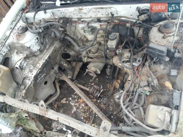 Белый Мазда 323, объемом двигателя 1.5 л и пробегом 333 тыс. км за 300 $, фото 23 на Automoto.ua