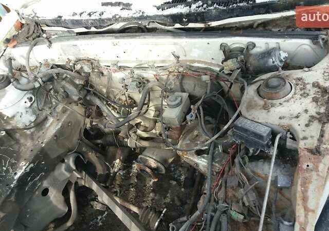 Белый Мазда 323, объемом двигателя 1.5 л и пробегом 333 тыс. км за 300 $, фото 11 на Automoto.ua