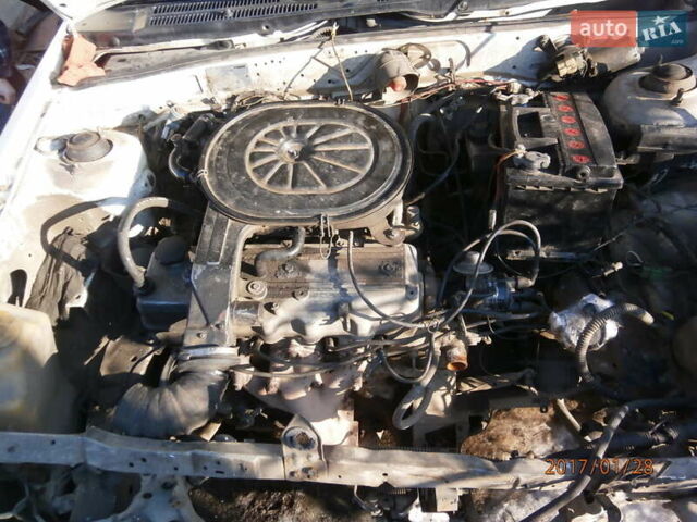 Белый Мазда 323, объемом двигателя 1.5 л и пробегом 333 тыс. км за 300 $, фото 38 на Automoto.ua