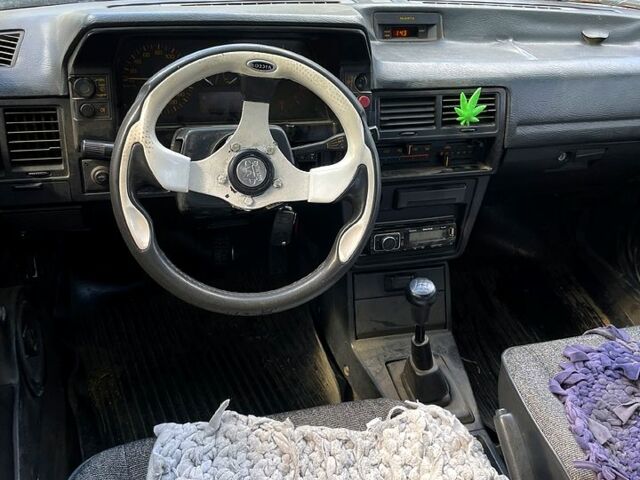 Белый Мазда 323, объемом двигателя 1.3 л и пробегом 0 тыс. км за 450 $, фото 6 на Automoto.ua