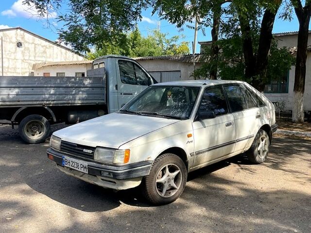 Белый Мазда 323, объемом двигателя 1.3 л и пробегом 0 тыс. км за 450 $, фото 1 на Automoto.ua