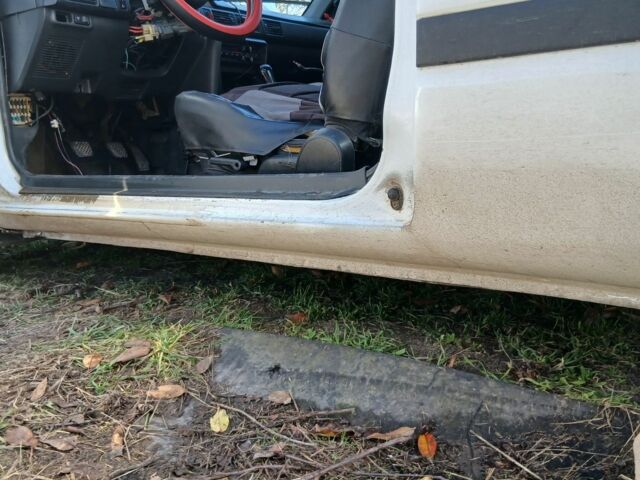 Білий Мазда 323, об'ємом двигуна 1.3 л та пробігом 500 тис. км за 715 $, фото 9 на Automoto.ua