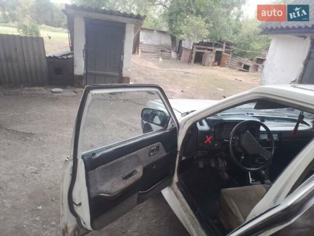 Белый Мазда 323, объемом двигателя 1 л и пробегом 250 тыс. км за 600 $, фото 10 на Automoto.ua