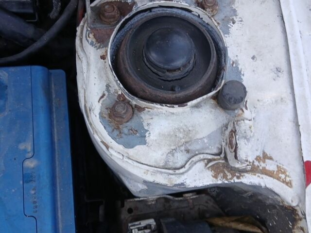 Білий Мазда 323, об'ємом двигуна 1.3 л та пробігом 500 тис. км за 715 $, фото 5 на Automoto.ua