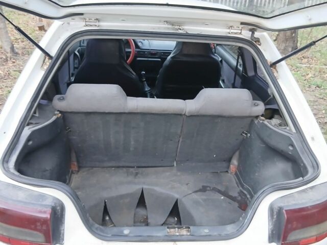 Білий Мазда 323, об'ємом двигуна 1.3 л та пробігом 500 тис. км за 715 $, фото 20 на Automoto.ua