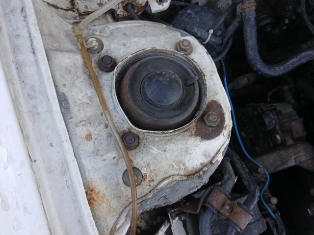 Білий Мазда 323, об'ємом двигуна 1.3 л та пробігом 500 тис. км за 715 $, фото 4 на Automoto.ua