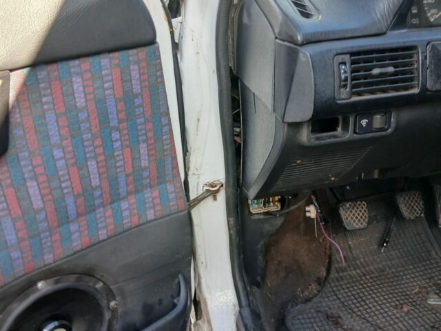 Білий Мазда 323, об'ємом двигуна 1.3 л та пробігом 500 тис. км за 715 $, фото 8 на Automoto.ua