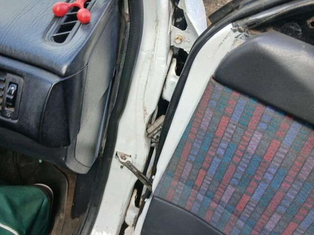 Білий Мазда 323, об'ємом двигуна 1.3 л та пробігом 500 тис. км за 715 $, фото 13 на Automoto.ua