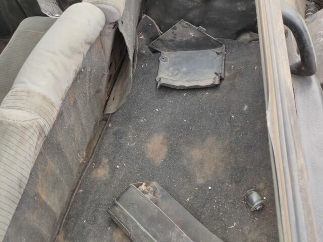 Белый Мазда 323, объемом двигателя 0 л и пробегом 480 тыс. км за 500 $, фото 6 на Automoto.ua