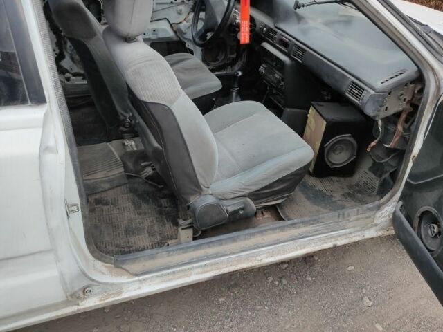 Белый Мазда 323, объемом двигателя 0 л и пробегом 480 тыс. км за 500 $, фото 5 на Automoto.ua