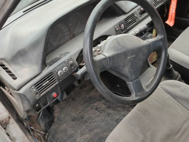 Белый Мазда 323, объемом двигателя 0 л и пробегом 480 тыс. км за 500 $, фото 8 на Automoto.ua