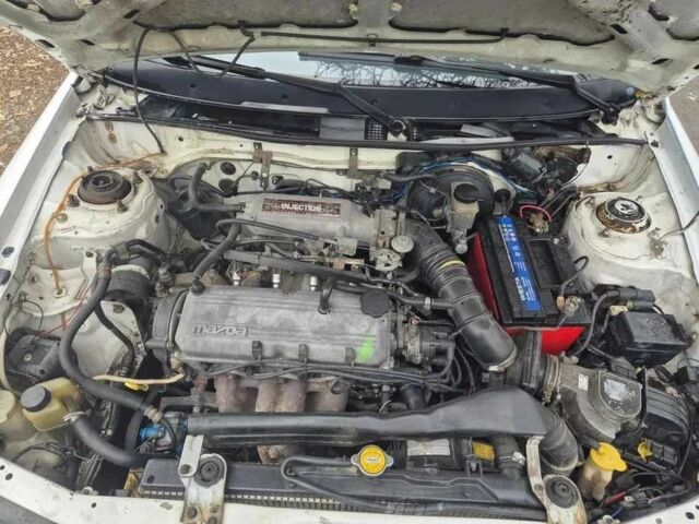 Белый Мазда 323, объемом двигателя 1.6 л и пробегом 298 тыс. км за 1300 $, фото 5 на Automoto.ua