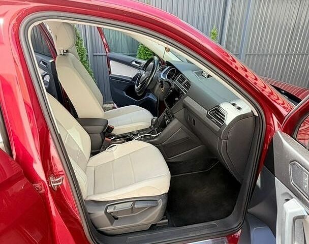 Белый Мазда 323, объемом двигателя 0 л и пробегом 300 тыс. км за 402 $, фото 6 на Automoto.ua