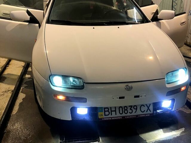 Белый Мазда 323, объемом двигателя 2 л и пробегом 430 тыс. км за 2500 $, фото 1 на Automoto.ua
