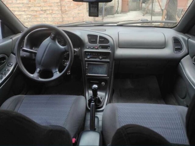 Білий Мазда 323, об'ємом двигуна 2 л та пробігом 300 тис. км за 2300 $, фото 6 на Automoto.ua