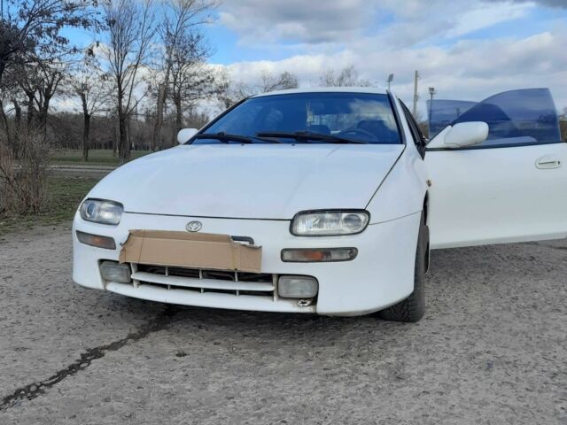 Білий Мазда 323, об'ємом двигуна 2 л та пробігом 300 тис. км за 2300 $, фото 5 на Automoto.ua