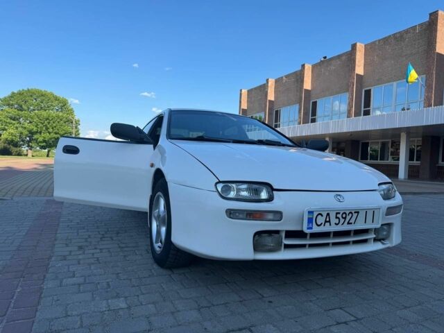 Белый Мазда 323, объемом двигателя 1.5 л и пробегом 445 тыс. км за 3300 $, фото 1 на Automoto.ua