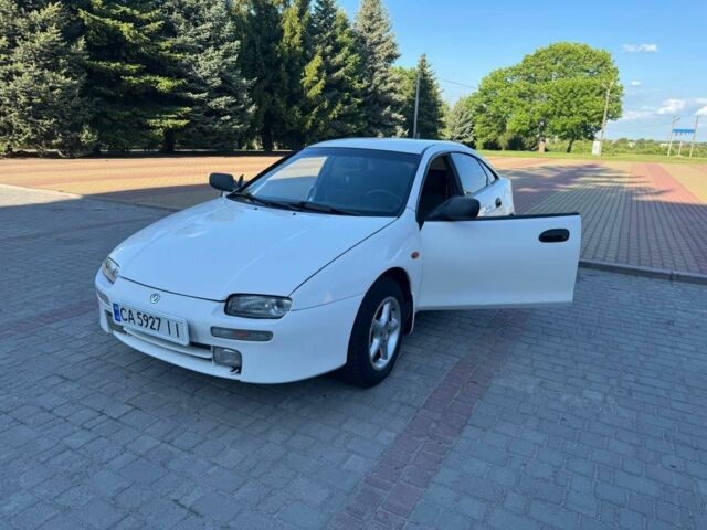 Белый Мазда 323, объемом двигателя 1.5 л и пробегом 445 тыс. км за 3300 $, фото 2 на Automoto.ua