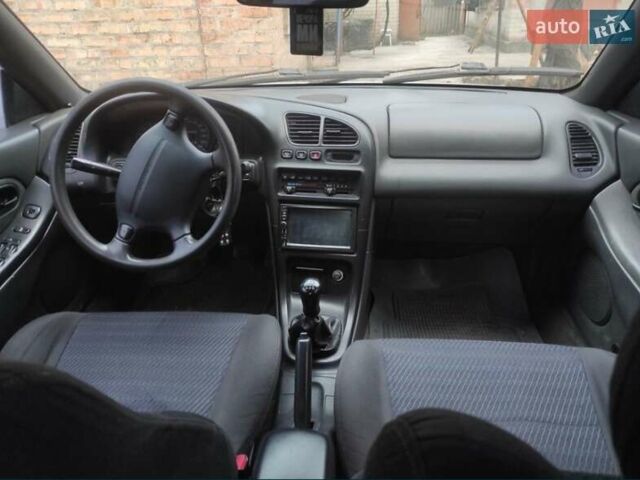 Білий Мазда 323, об'ємом двигуна 2 л та пробігом 300 тис. км за 2300 $, фото 1 на Automoto.ua