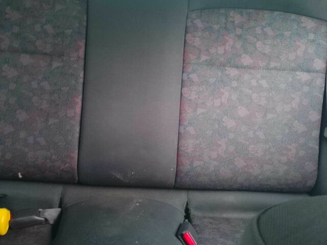 Білий Мазда 323, об'ємом двигуна 1.8 л та пробігом 271 тис. км за 1942 $, фото 6 на Automoto.ua