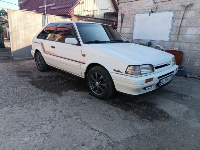 Белый Мазда 323, объемом двигателя 1.6 л и пробегом 200 тыс. км за 1350 $, фото 1 на Automoto.ua