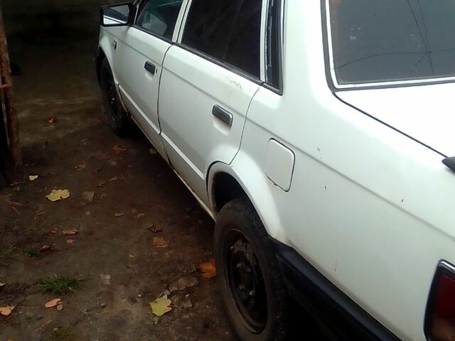 Белый Мазда 323, объемом двигателя 1.3 л и пробегом 100 тыс. км за 750 $, фото 2 на Automoto.ua