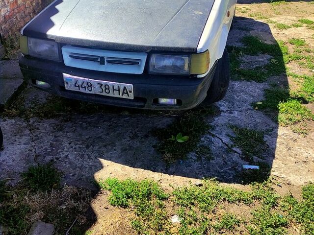 Білий Мазда 323, об'ємом двигуна 1.3 л та пробігом 380 тис. км за 720 $, фото 8 на Automoto.ua