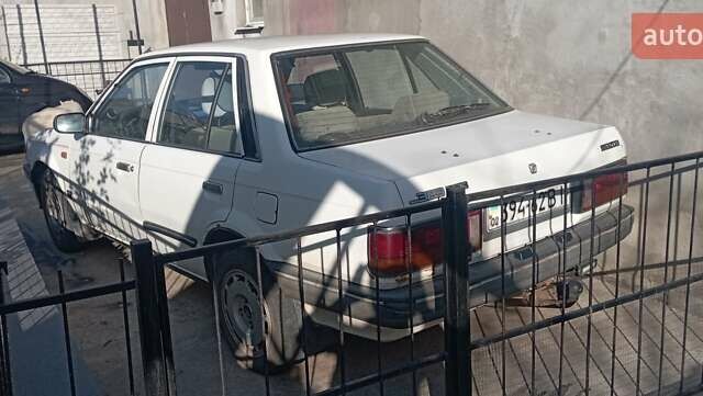 Белый Мазда 323, объемом двигателя 1.3 л и пробегом 330 тыс. км за 800 $, фото 1 на Automoto.ua