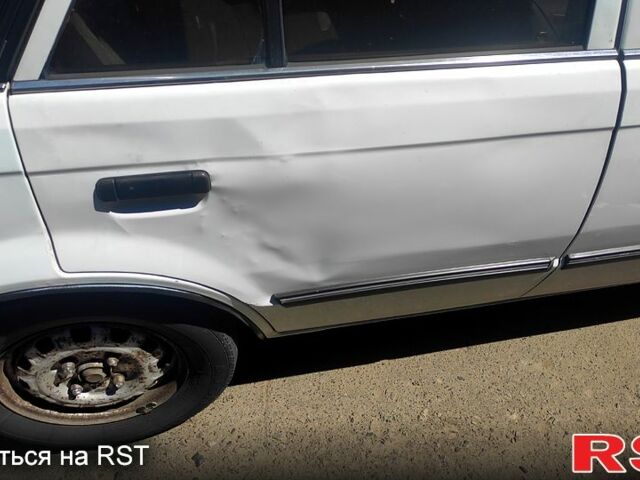 Белый Мазда 323, объемом двигателя 1.3 л и пробегом 888 тыс. км за 800 $, фото 6 на Automoto.ua