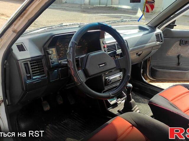 Белый Мазда 323, объемом двигателя 1.3 л и пробегом 888 тыс. км за 800 $, фото 3 на Automoto.ua