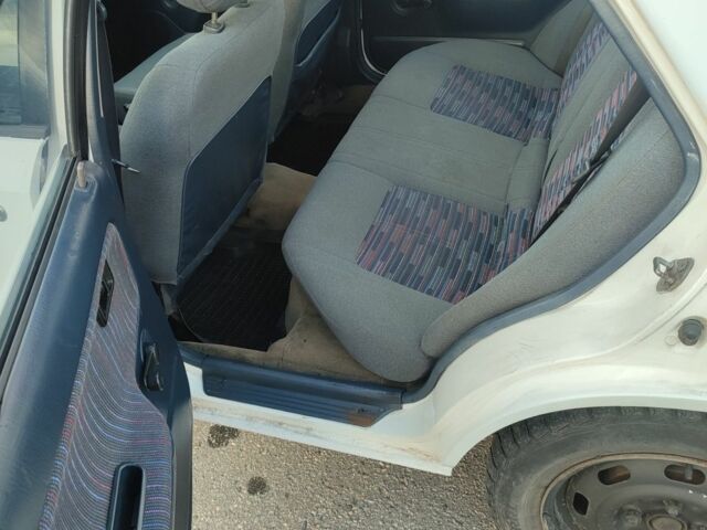 Белый Мазда 323, объемом двигателя 1.5 л и пробегом 315 тыс. км за 1400 $, фото 8 на Automoto.ua