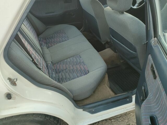 Белый Мазда 323, объемом двигателя 1.5 л и пробегом 315 тыс. км за 1400 $, фото 7 на Automoto.ua