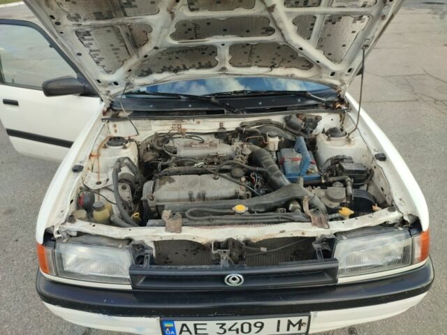 Белый Мазда 323, объемом двигателя 1.5 л и пробегом 315 тыс. км за 1400 $, фото 11 на Automoto.ua