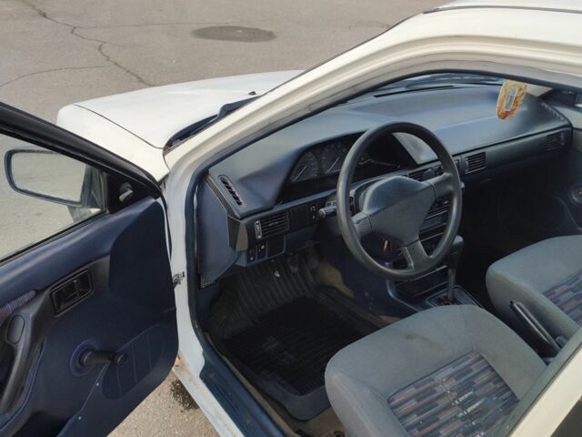 Белый Мазда 323, объемом двигателя 1.5 л и пробегом 315 тыс. км за 1400 $, фото 9 на Automoto.ua