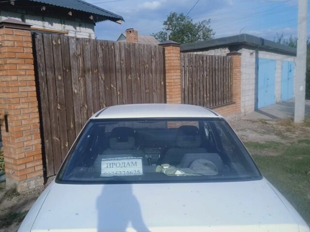 Белый Мазда 323, объемом двигателя 1 л и пробегом 320 тыс. км за 1000 $, фото 3 на Automoto.ua