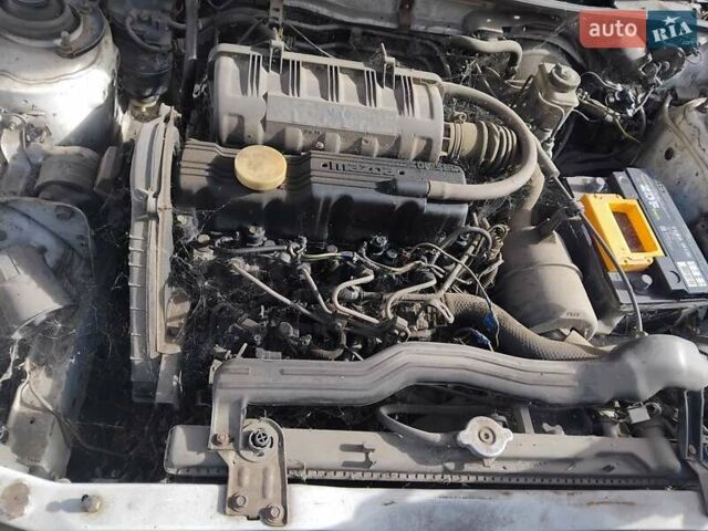 Білий Мазда 323, об'ємом двигуна 1.7 л та пробігом 300 тис. км за 600 $, фото 4 на Automoto.ua