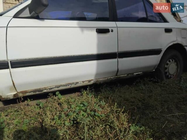 Білий Мазда 323, об'ємом двигуна 1.7 л та пробігом 300 тис. км за 600 $, фото 1 на Automoto.ua