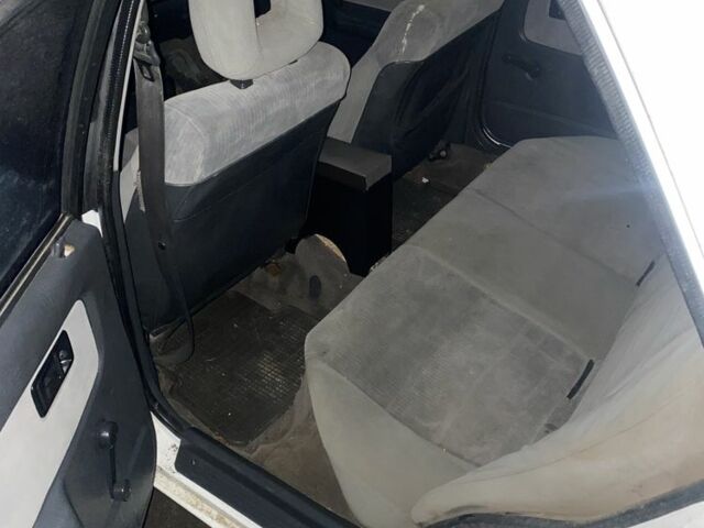 Белый Мазда 323, объемом двигателя 1.6 л и пробегом 999 тыс. км за 1000 $, фото 5 на Automoto.ua