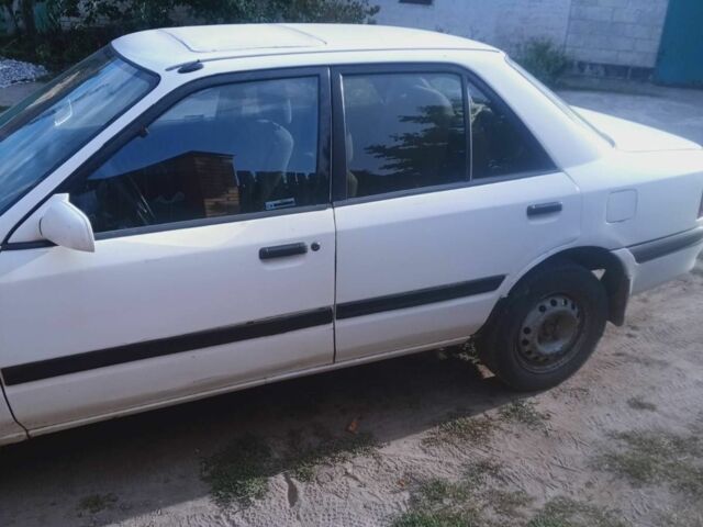 Белый Мазда 323, объемом двигателя 1 л и пробегом 320 тыс. км за 1000 $, фото 2 на Automoto.ua